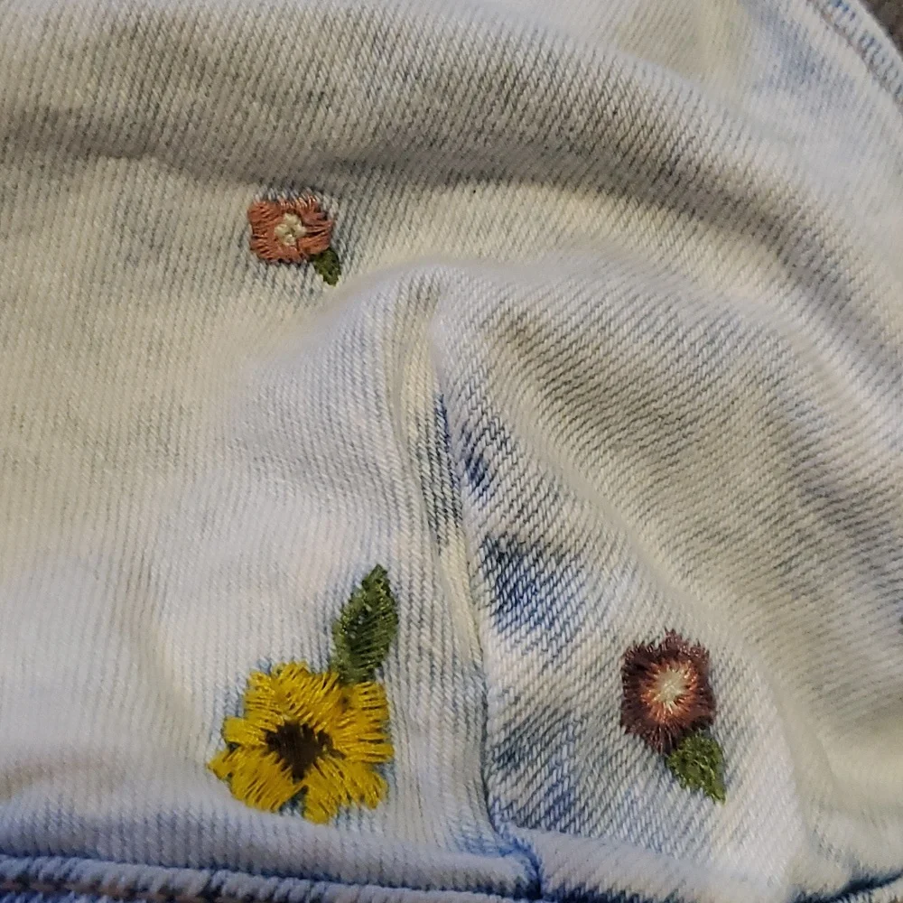 Triangle Cup Denim Tank Top Wild Fable Acid Wash Floral Embroidered Sz LG #M26 - Picture 6 of 8